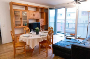 New, quiet flat next to U1, VIC, shopping mall,...